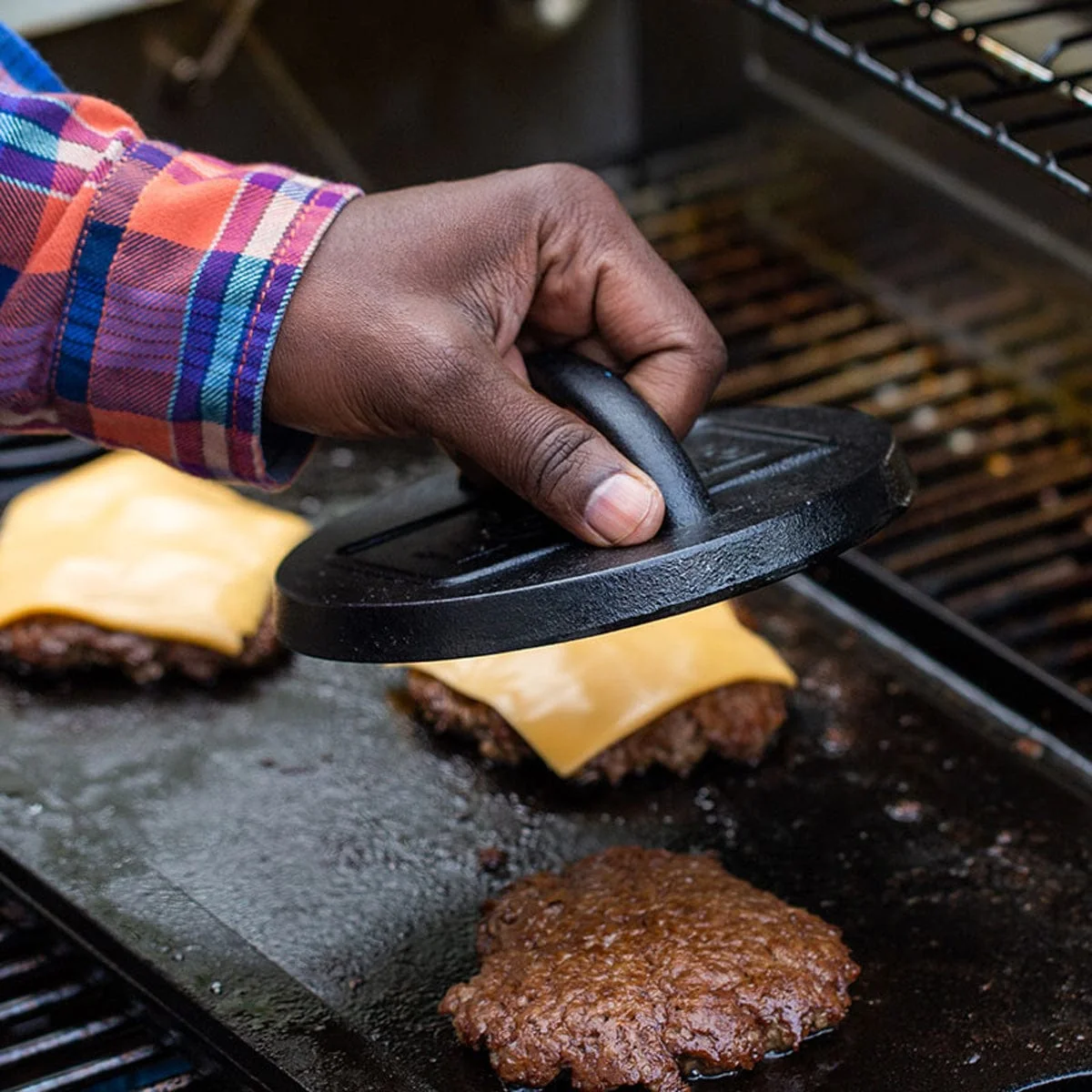 Lodge Cast Iron 6.25 Inch Burger Press - Image 4