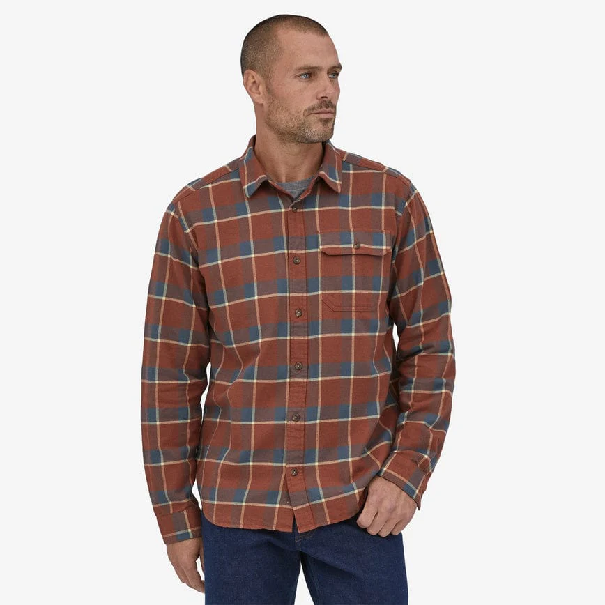 Patagonia Men's Long Sleeve Cotton in Conversion Lightweight Fjord Flannel Shirt - Image 2